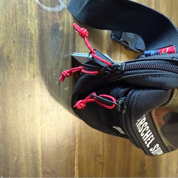 Herschel Supply Company Nineteen Fanny Pack Bag Woodland Camo - Picture 4 of 7